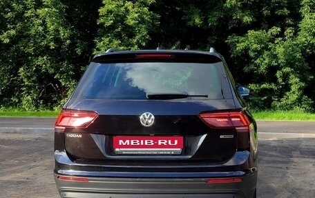 Volkswagen Tiguan II, 2018 год, 2 050 000 рублей, 3 фотография