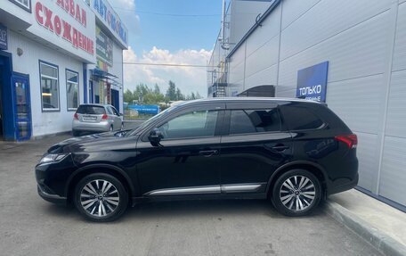 Mitsubishi Outlander III рестайлинг 3, 2020 год, 1 996 000 рублей, 5 фотография