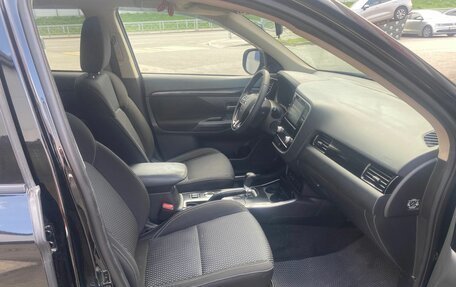 Mitsubishi Outlander III рестайлинг 3, 2020 год, 1 996 000 рублей, 21 фотография