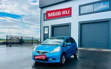 Honda Fit III, 2010 год, 799 999 рублей, 2 фотография