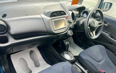 Honda Fit III, 2010 год, 799 999 рублей, 12 фотография