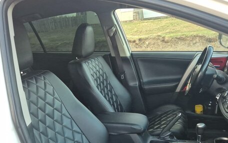 Toyota RAV4, 2015 год, 1 800 000 рублей, 6 фотография