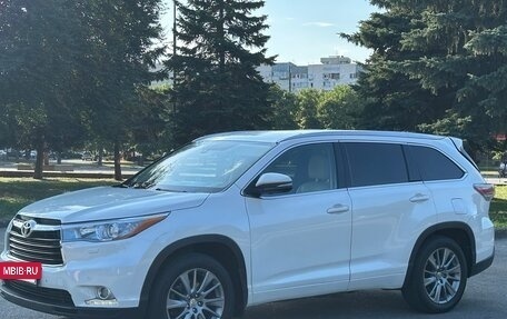 Toyota Highlander III, 2014 год, 2 400 000 рублей, 2 фотография