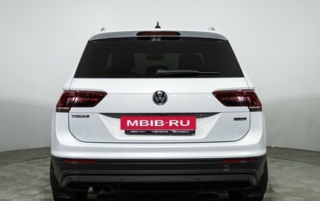 Volkswagen Tiguan II, 2018 год, 2 099 700 рублей, 7 фотография