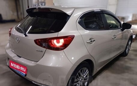 Mazda 2 III, 2022 год, 1 600 000 рублей, 2 фотография
