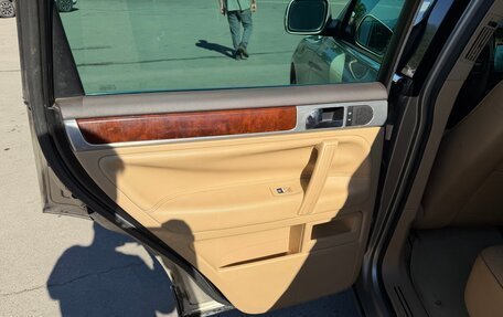 Volkswagen Touareg III, 2003 год, 550 000 рублей, 15 фотография