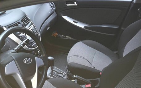 Hyundai Solaris II рестайлинг, 2012 год, 700 000 рублей, 2 фотография