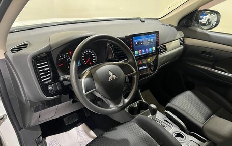 Mitsubishi Outlander III рестайлинг 3, 2012 год, 1 300 000 рублей, 11 фотография