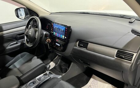 Mitsubishi Outlander III рестайлинг 3, 2012 год, 1 300 000 рублей, 14 фотография