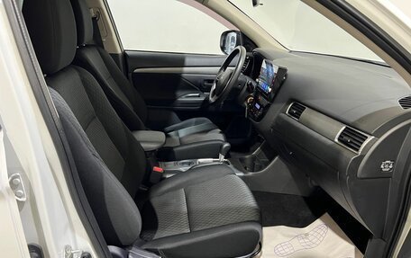 Mitsubishi Outlander III рестайлинг 3, 2012 год, 1 300 000 рублей, 15 фотография