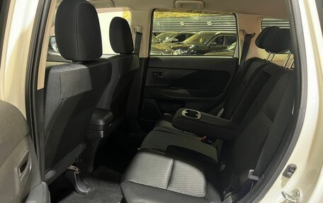 Mitsubishi Outlander III рестайлинг 3, 2012 год, 1 300 000 рублей, 16 фотография
