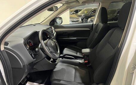 Mitsubishi Outlander III рестайлинг 3, 2012 год, 1 300 000 рублей, 10 фотография