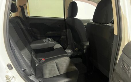 Mitsubishi Outlander III рестайлинг 3, 2012 год, 1 300 000 рублей, 17 фотография