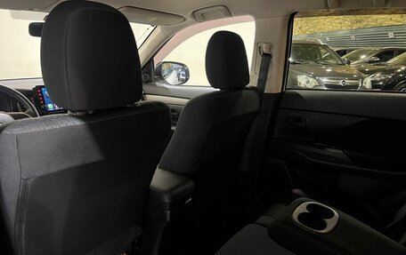 Mitsubishi Outlander III рестайлинг 3, 2012 год, 1 300 000 рублей, 18 фотография