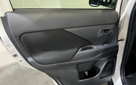Mitsubishi Outlander III рестайлинг 3, 2012 год, 1 300 000 рублей, 29 фотография