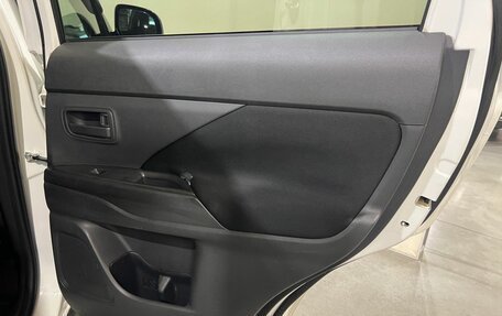 Mitsubishi Outlander III рестайлинг 3, 2012 год, 1 300 000 рублей, 28 фотография