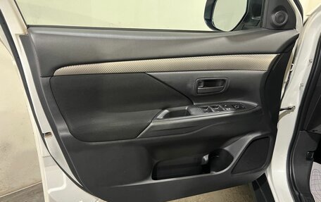 Mitsubishi Outlander III рестайлинг 3, 2012 год, 1 300 000 рублей, 27 фотография