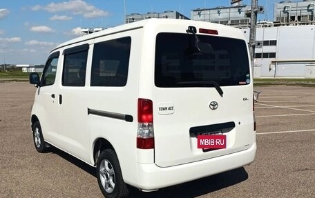 Toyota Town Ace IV, 2017 год, 1 275 000 рублей, 6 фотография
