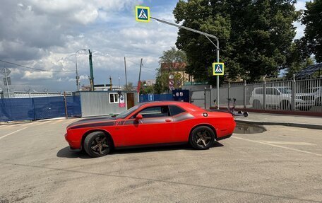Dodge Challenger III рестайлинг 2, 2018 год, 5 450 000 рублей, 4 фотография