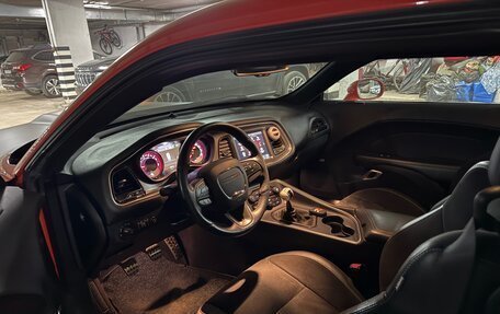 Dodge Challenger III рестайлинг 2, 2018 год, 5 450 000 рублей, 7 фотография