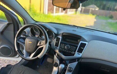 Chevrolet Cruze II, 2010 год, 410 000 рублей, 8 фотография