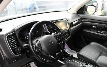Mitsubishi Outlander III рестайлинг 3, 2017 год, 2 230 000 рублей, 7 фотография