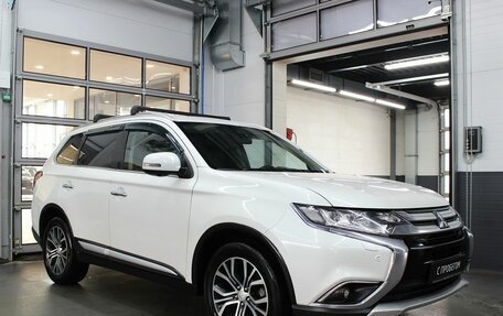 Mitsubishi Outlander III рестайлинг 3, 2017 год, 2 230 000 рублей, 3 фотография