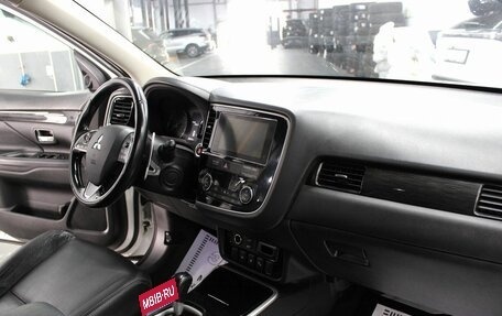 Mitsubishi Outlander III рестайлинг 3, 2017 год, 2 230 000 рублей, 8 фотография