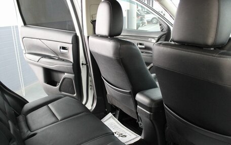 Mitsubishi Outlander III рестайлинг 3, 2017 год, 2 230 000 рублей, 10 фотография