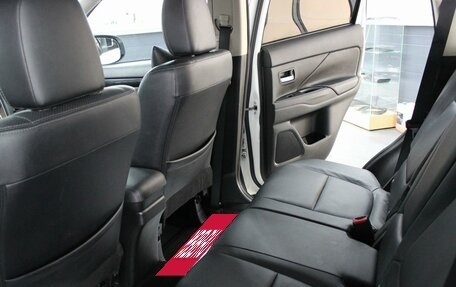 Mitsubishi Outlander III рестайлинг 3, 2017 год, 2 230 000 рублей, 9 фотография