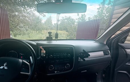 Mitsubishi Outlander III рестайлинг 3, 2014 год, 1 300 000 рублей, 6 фотография