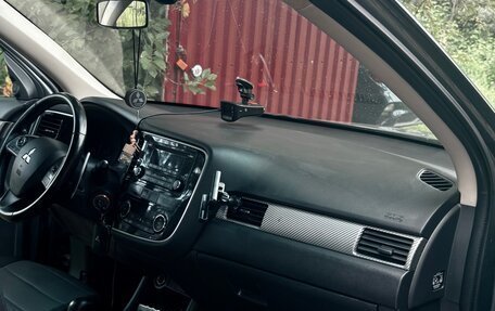 Mitsubishi Outlander III рестайлинг 3, 2014 год, 1 300 000 рублей, 8 фотография
