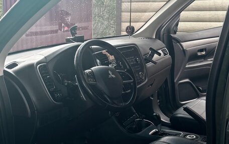 Mitsubishi Outlander III рестайлинг 3, 2014 год, 1 300 000 рублей, 7 фотография
