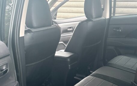 Mitsubishi Outlander III рестайлинг 3, 2014 год, 1 300 000 рублей, 9 фотография