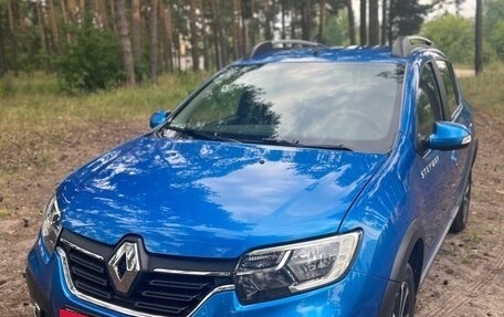 Renault Sandero II рестайлинг, 2020 год, 1 270 000 рублей, 2 фотография