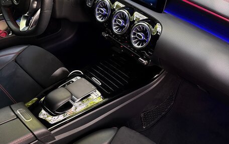 Mercedes-Benz CLA, 2019 год, 3 000 000 рублей, 6 фотография