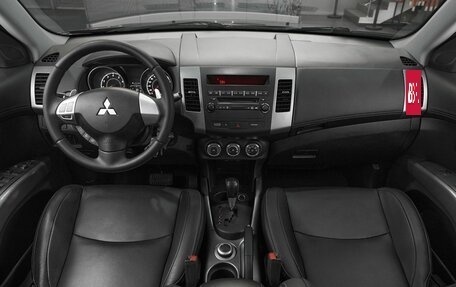 Mitsubishi Outlander III рестайлинг 3, 2012 год, 899 000 рублей, 8 фотография