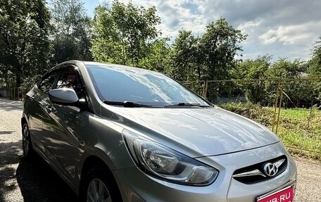 Hyundai Solaris II рестайлинг, 2013 год, 850 000 рублей, 3 фотография