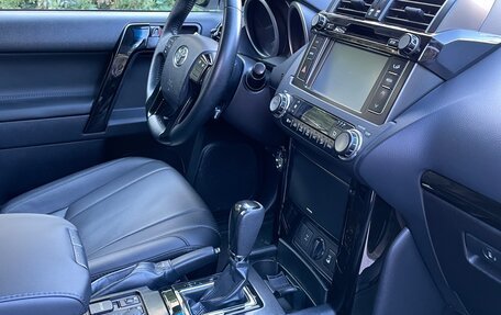 Toyota Land Cruiser Prado 150 рестайлинг 2, 2013 год, 3 700 000 рублей, 5 фотография
