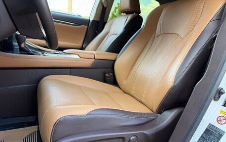 Lexus RX IV рестайлинг, 2016 год, 3 590 000 рублей, 17 фотография