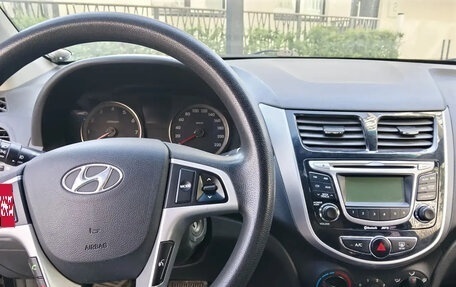 Hyundai Accent IV, 2011 год, 760 000 рублей, 8 фотография