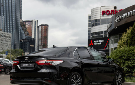 Toyota Camry, 2021 год, 3 350 000 рублей, 4 фотография