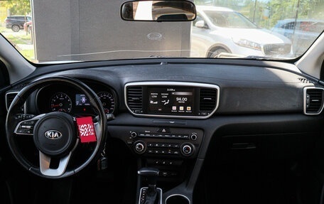 KIA Sportage IV рестайлинг, 2020 год, 2 400 000 рублей, 10 фотография