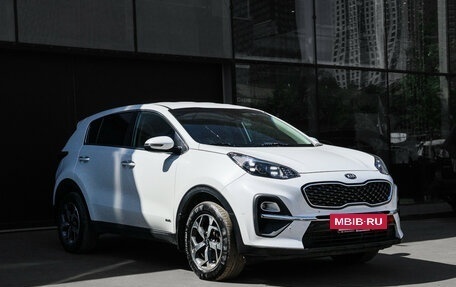 KIA Sportage IV рестайлинг, 2020 год, 2 400 000 рублей, 3 фотография