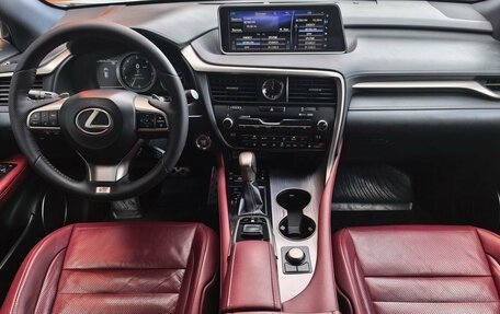 Lexus RX IV рестайлинг, 2018 год, 3 799 000 рублей, 6 фотография