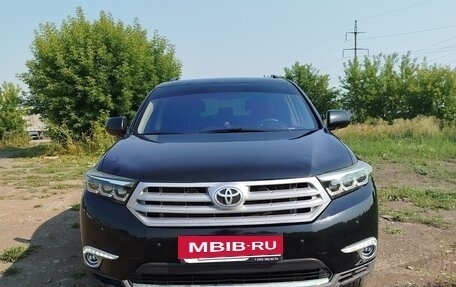 Toyota Highlander III, 2013 год, 2 200 000 рублей, 2 фотография