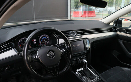 Volkswagen Passat B8 рестайлинг, 2015 год, 1 800 000 рублей, 14 фотография