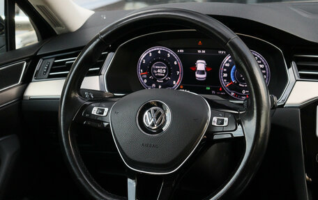 Volkswagen Passat B8 рестайлинг, 2015 год, 1 800 000 рублей, 13 фотография