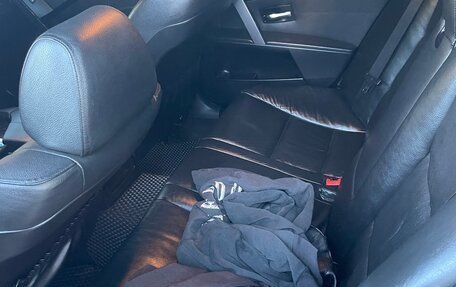 BMW 5 серия, 2004 год, 820 000 рублей, 16 фотография