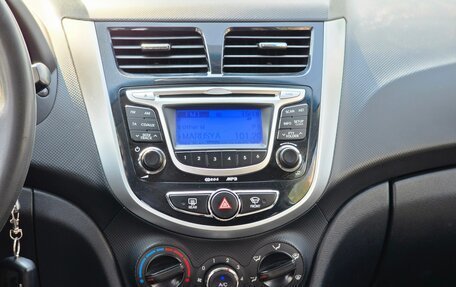 Hyundai Solaris II рестайлинг, 2013 год, 890 000 рублей, 14 фотография